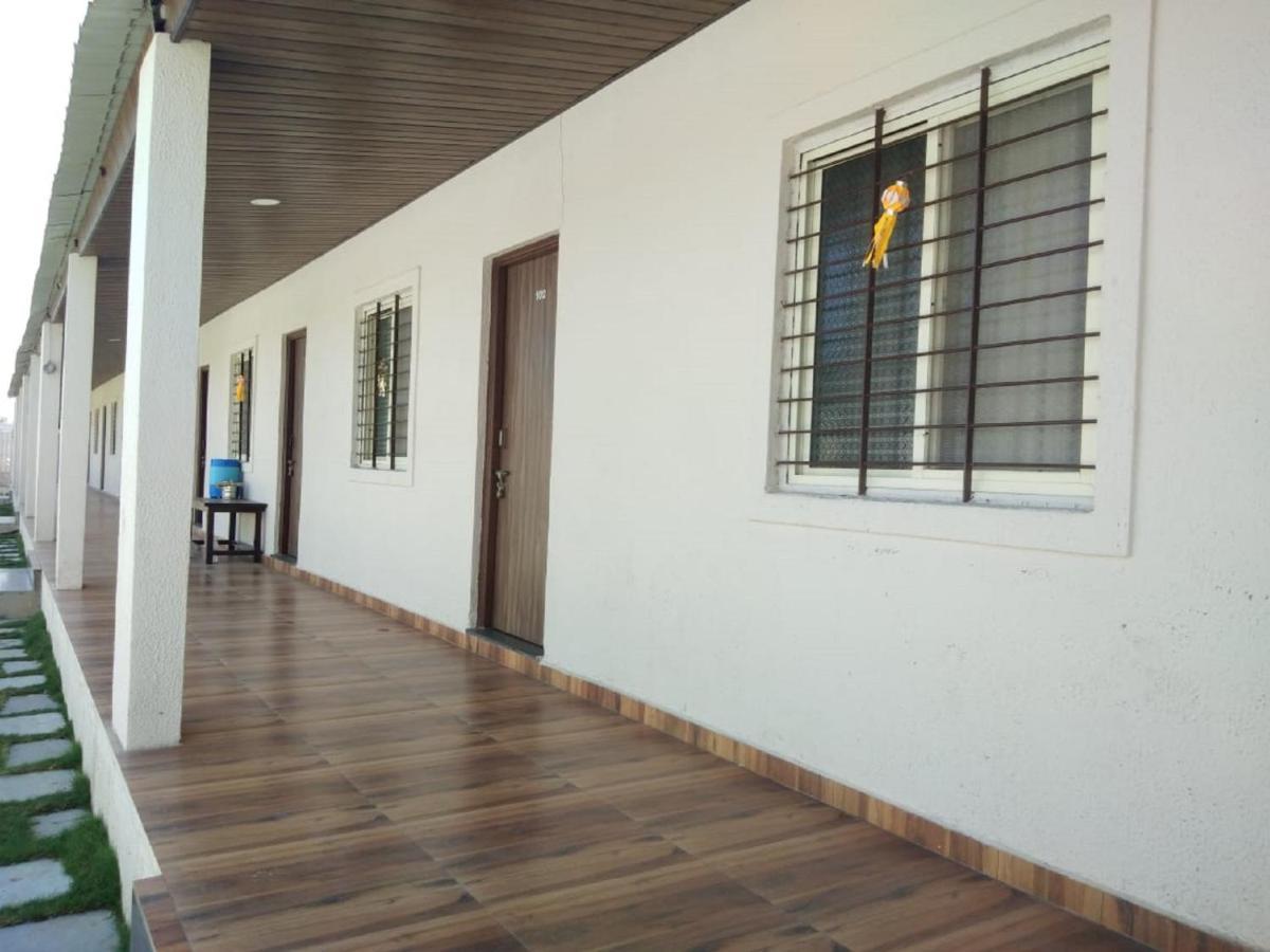 Hotel Krishna Exotica Ahmednagar Esterno foto